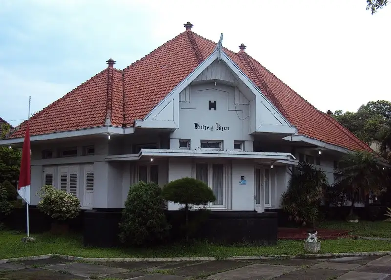 Desain Arsitektur Rumah Kolonial Belanda